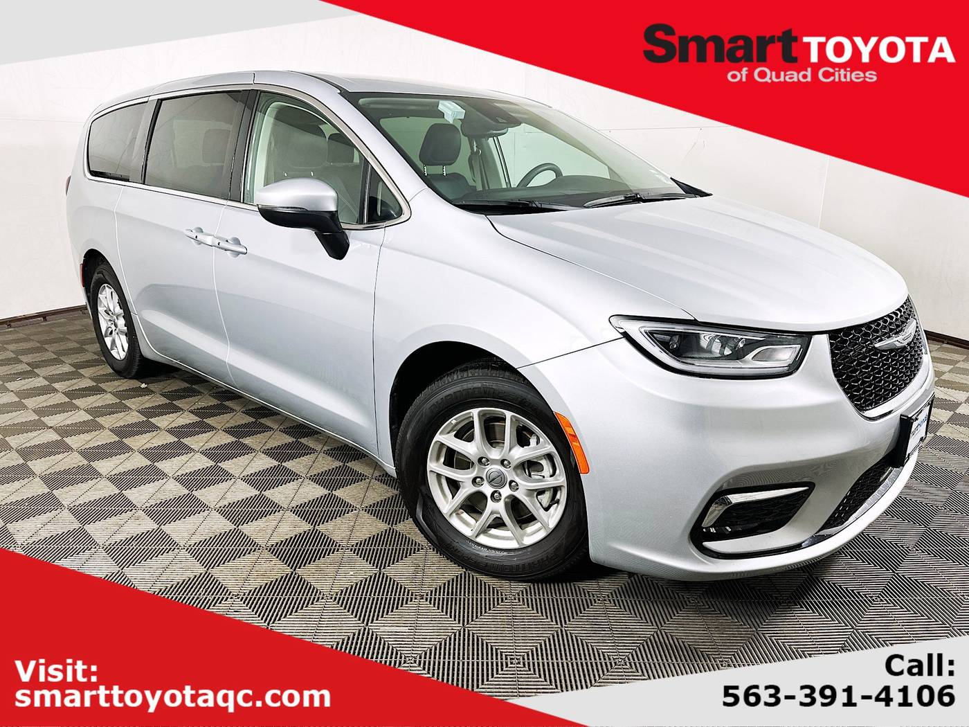 2023 Chrysler Pacifica Touring L — Minivan — 64,893 mi — Davenport, IA
