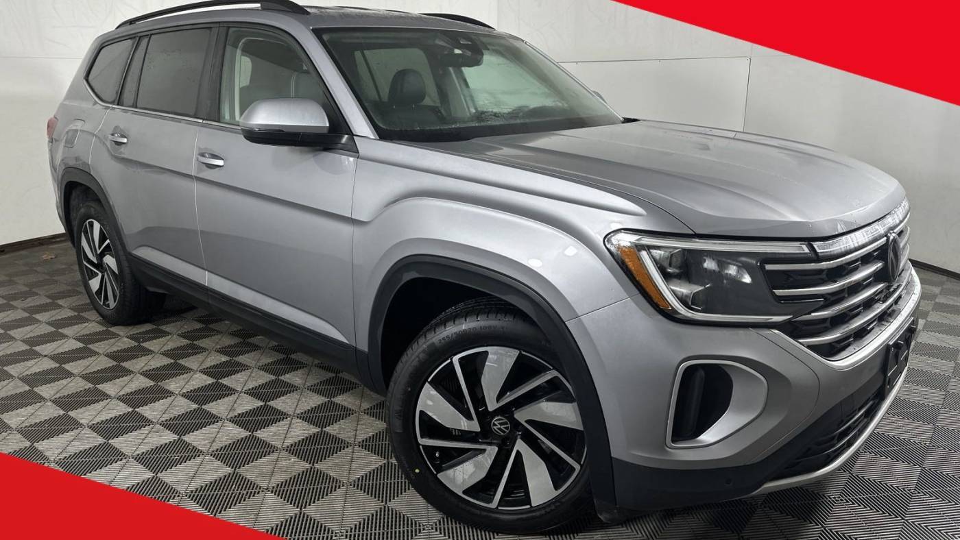 2024 Volkswagen Atlas SE with Technology — SUV — 31,352 mi — Davenport, IA