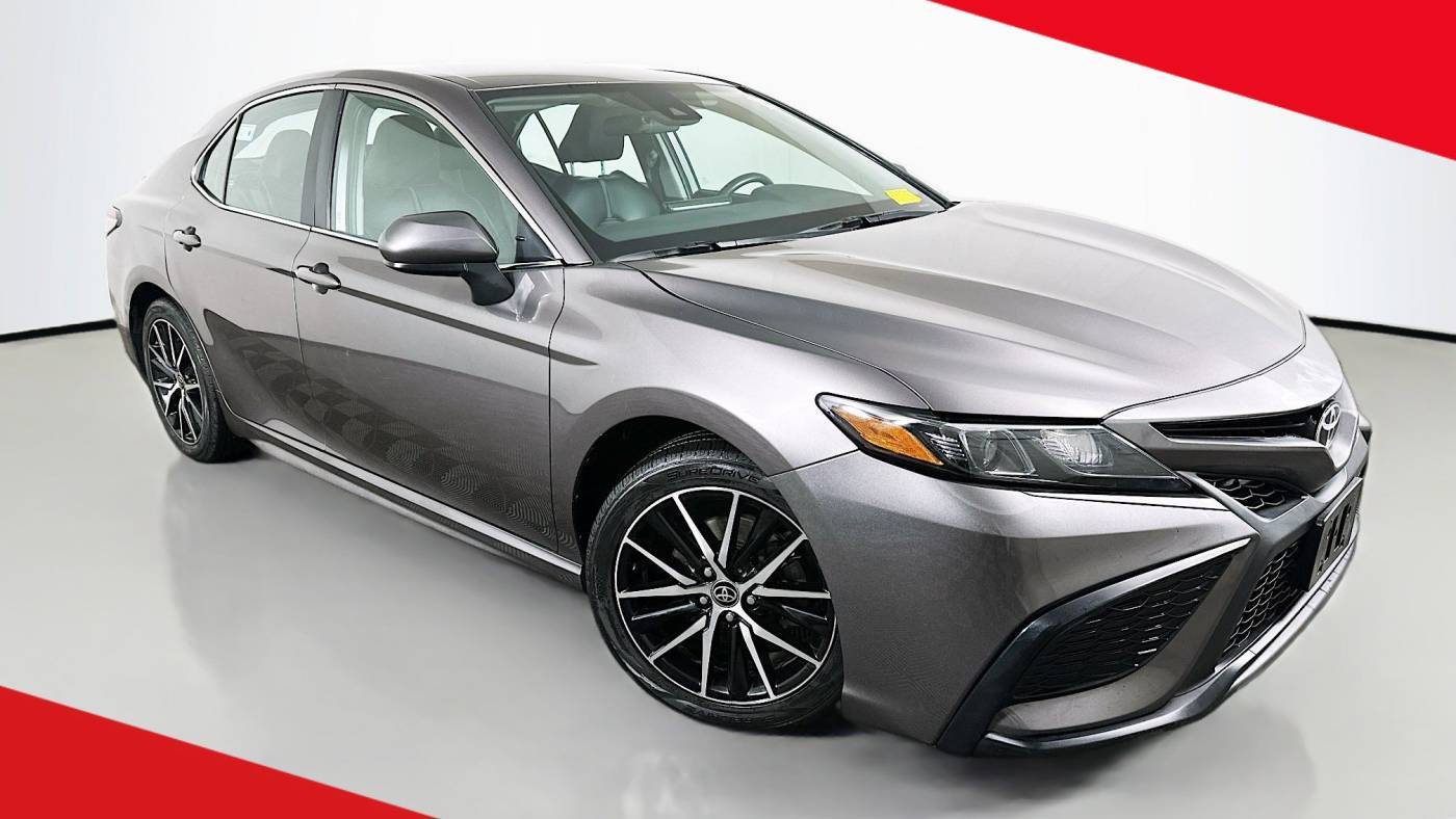 2021 Toyota Camry SE — Sedan — 77,061 mi — Davenport, IA