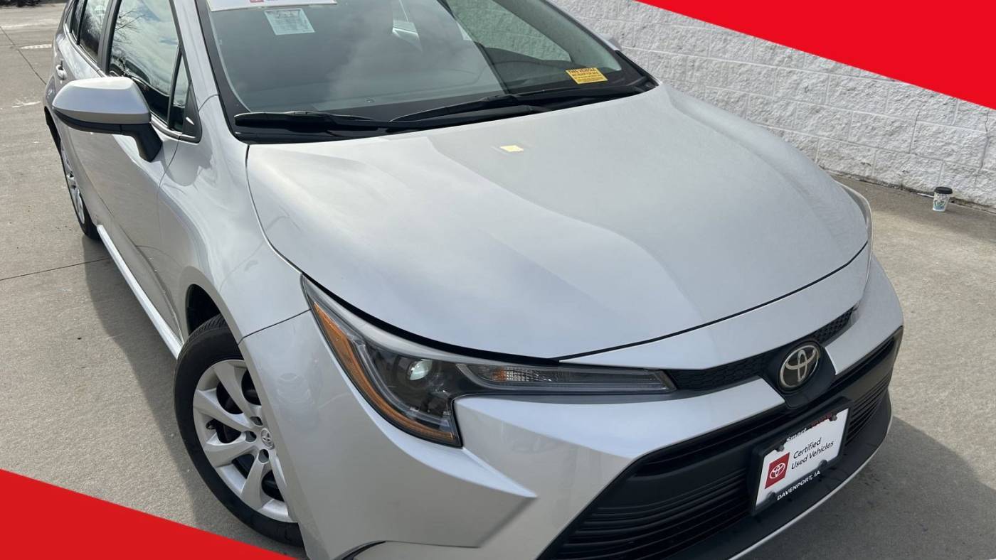 2024 Toyota Corolla LE — Sedan — 926 mi — Davenport, IA