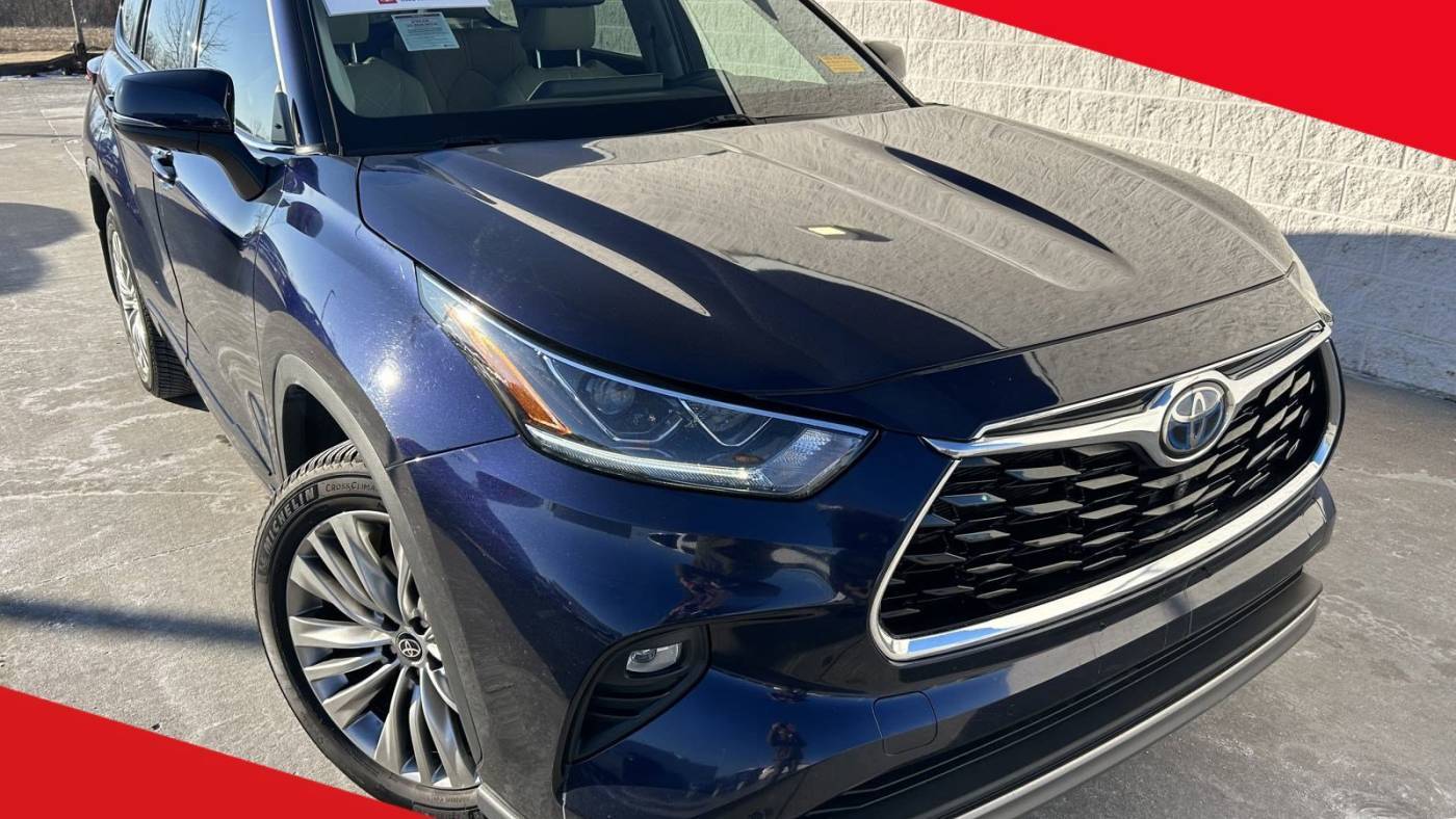 2022 Toyota Highlander Hybrid Platinum — SUV — 114,387 mi — Davenport, IA