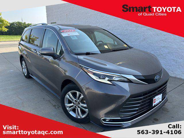 2022 Toyota Sienna Platinum — Minivan — 82,240 mi — Davenport, IA