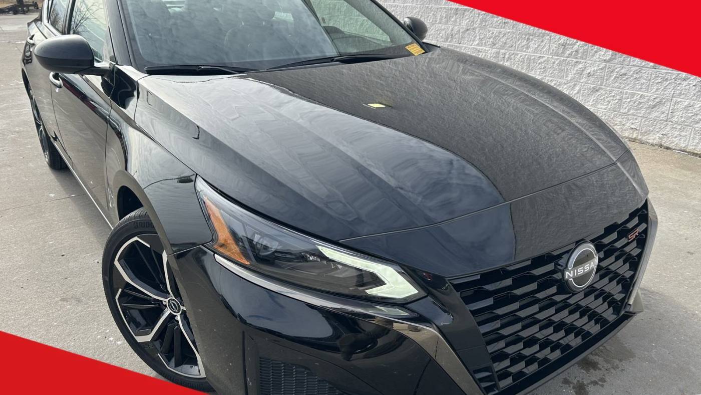 2024 Nissan Altima SR — Sedan — 3,244 mi — Davenport, IA