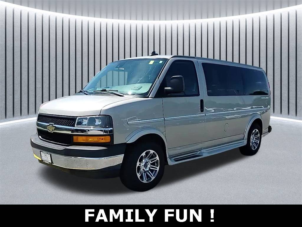 2021 Chevrolet Express Passenger LS — Passenger Van — 20,719 mi — St. Charles, IL