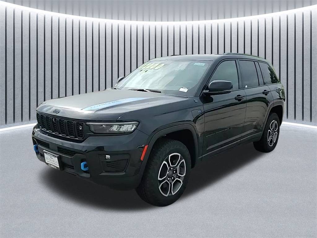 2023 Jeep Grand Cherokee Trailhawk 4xe — SUV — 2,110 mi — St. Charles, IL