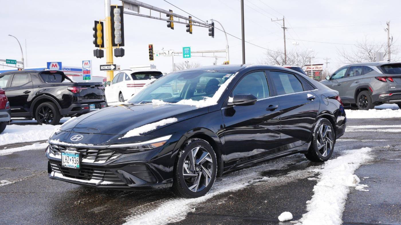 2024 Hyundai Elantra Hybrid Limited — Sedan — 5,509 mi — Waite Park, MN
