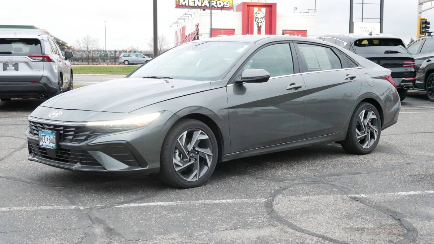 2024 Hyundai Elantra Hybrid Limited — Sedan — 5,792 mi — Waite Park, MN
