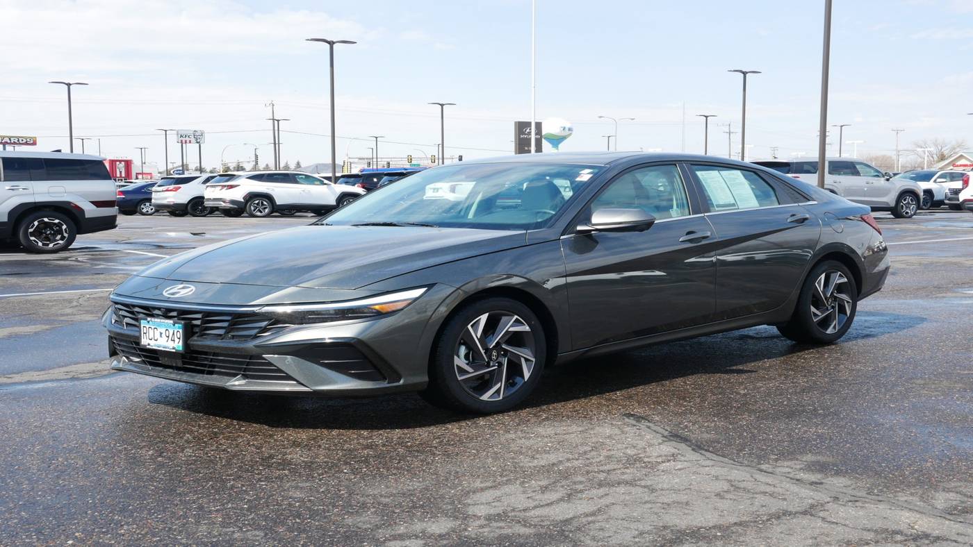 2024 Hyundai Elantra Limited — Sedan — 5,861 mi — Waite Park, MN
