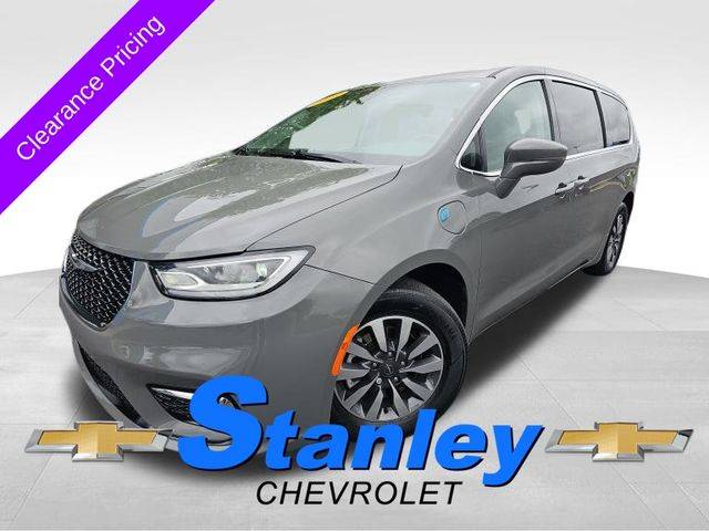 2022 Chrysler Pacifica Hybrid Touring L — Minivan — 37,899 mi — McCordsville, IN