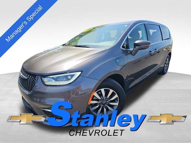 2022 Chrysler Pacifica Hybrid Touring L — Minivan — 31,070 mi — McCordsville, IN
