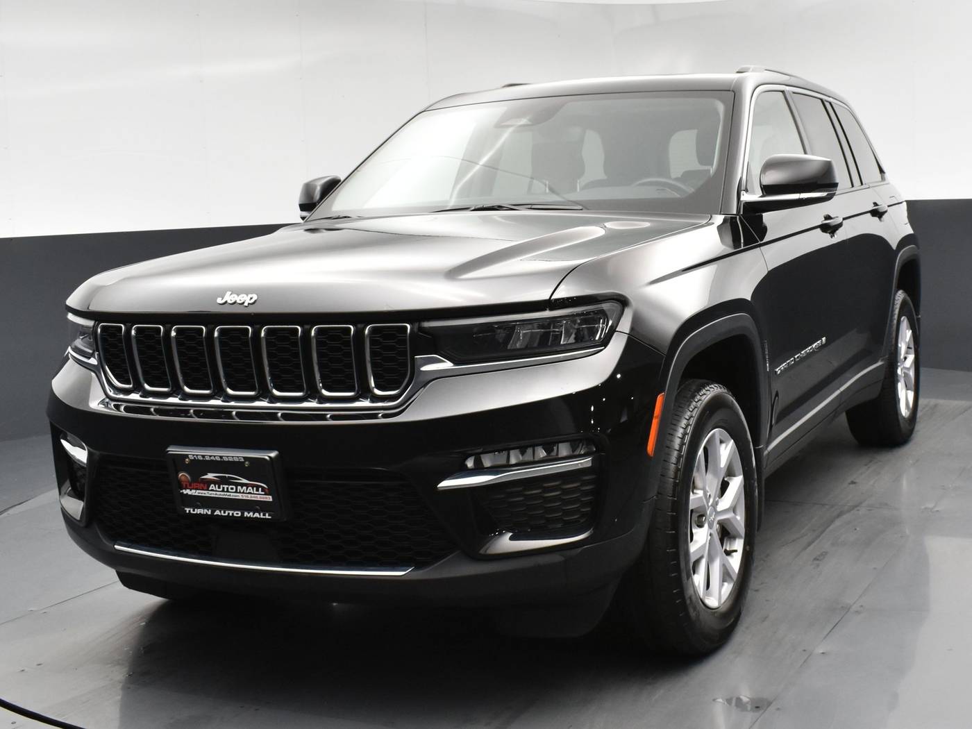 2022 Jeep Grand Cherokee Limited — SUV — 16,583 mi — New Hyde Park, NY