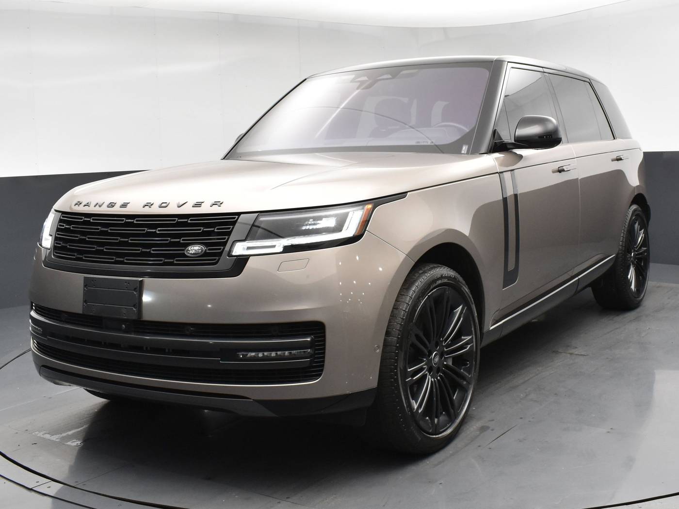 2023 Land Rover Range Rover SE — SUV — 35,049 mi — New Hyde Park, NY