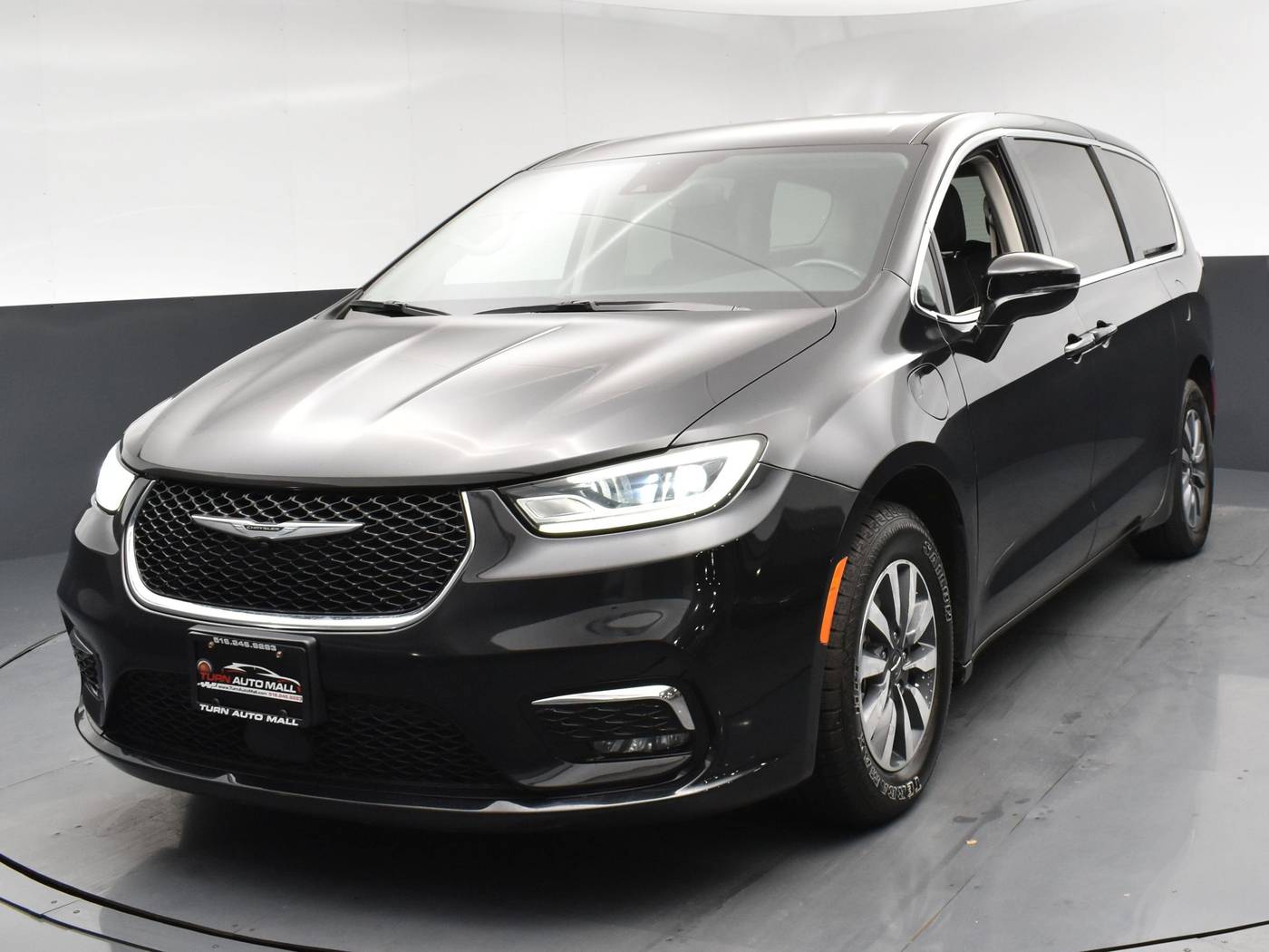2022 Chrysler Pacifica Hybrid Touring L — Minivan — 46,981 mi — New Hyde Park, NY