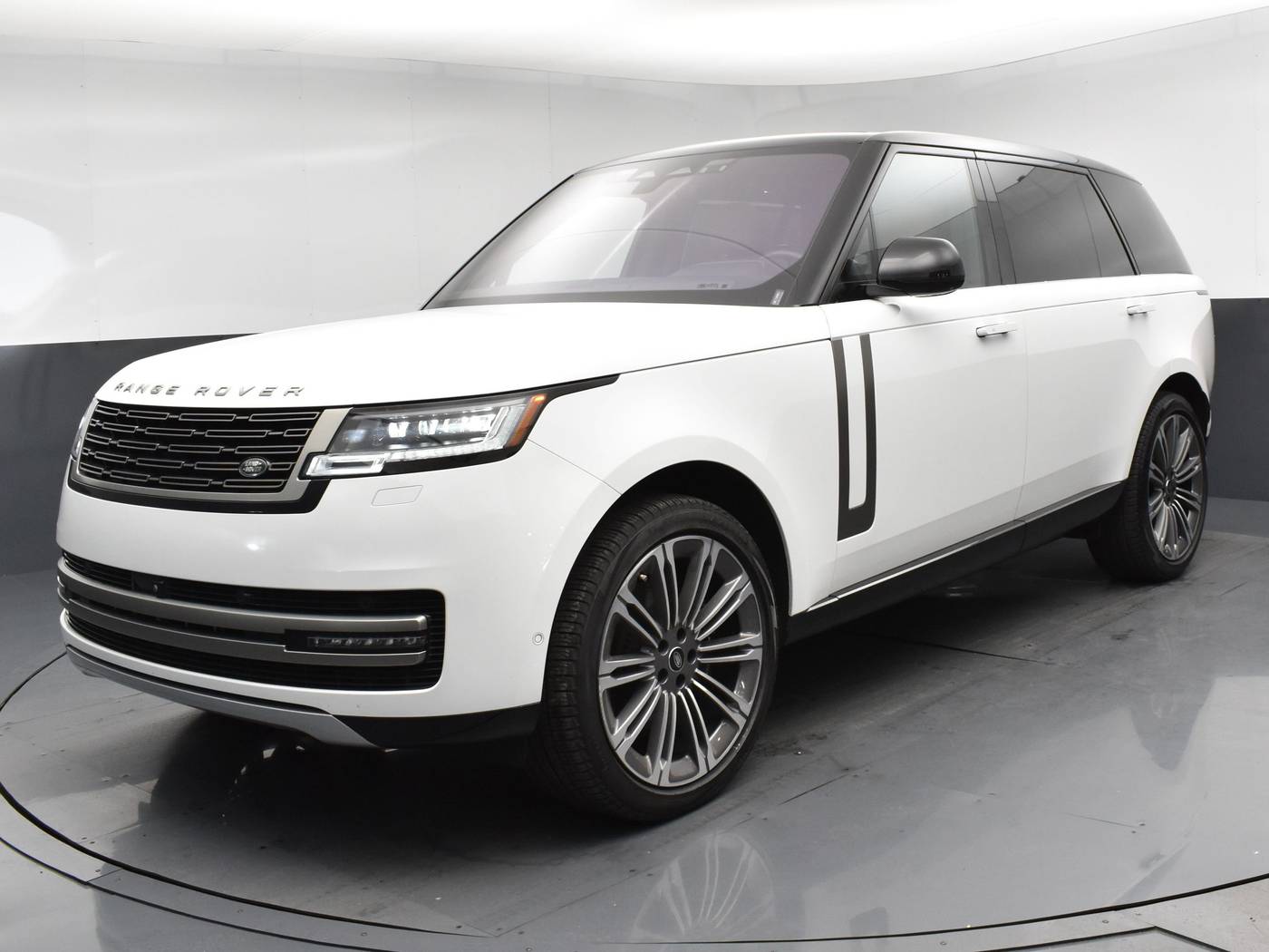 2023 Land Rover Range Rover SE — SUV — 40,821 mi — New Hyde Park, NY