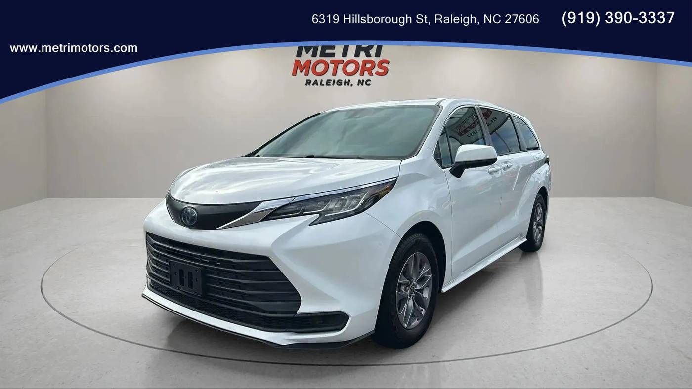 2022 Toyota Sienna LE — Minivan — 140,563 mi — Raleigh, NC