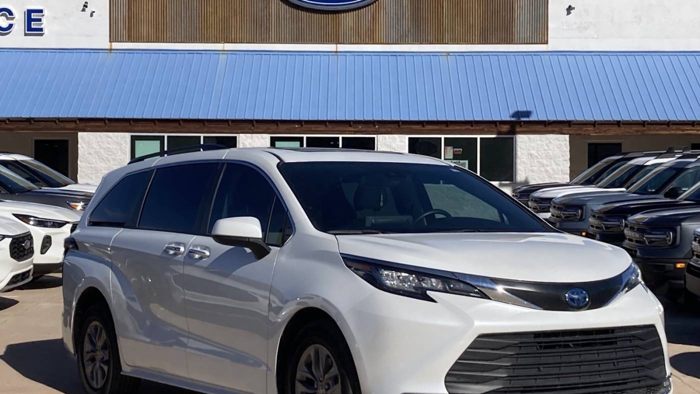 2023 Toyota Sienna XLE — Minivan — 30,515 mi — Moab, UT