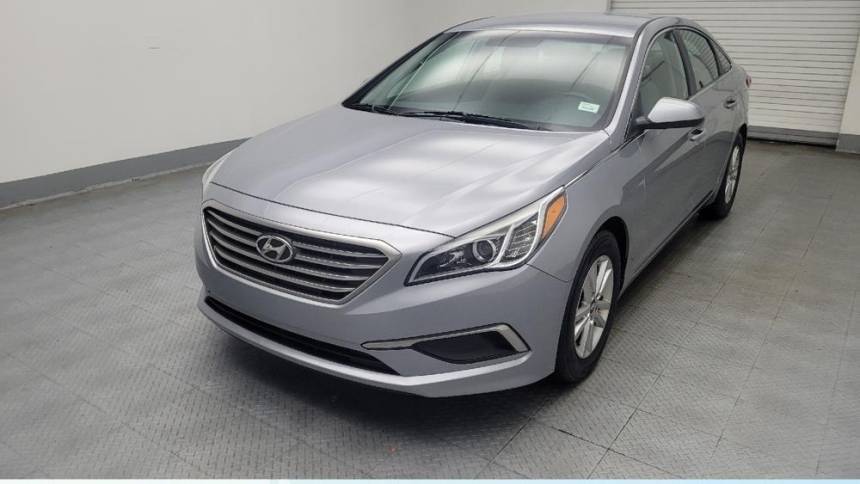 2017 Hyundai Sonata SE — Sedan — 119,089 mi — Peoria, IL