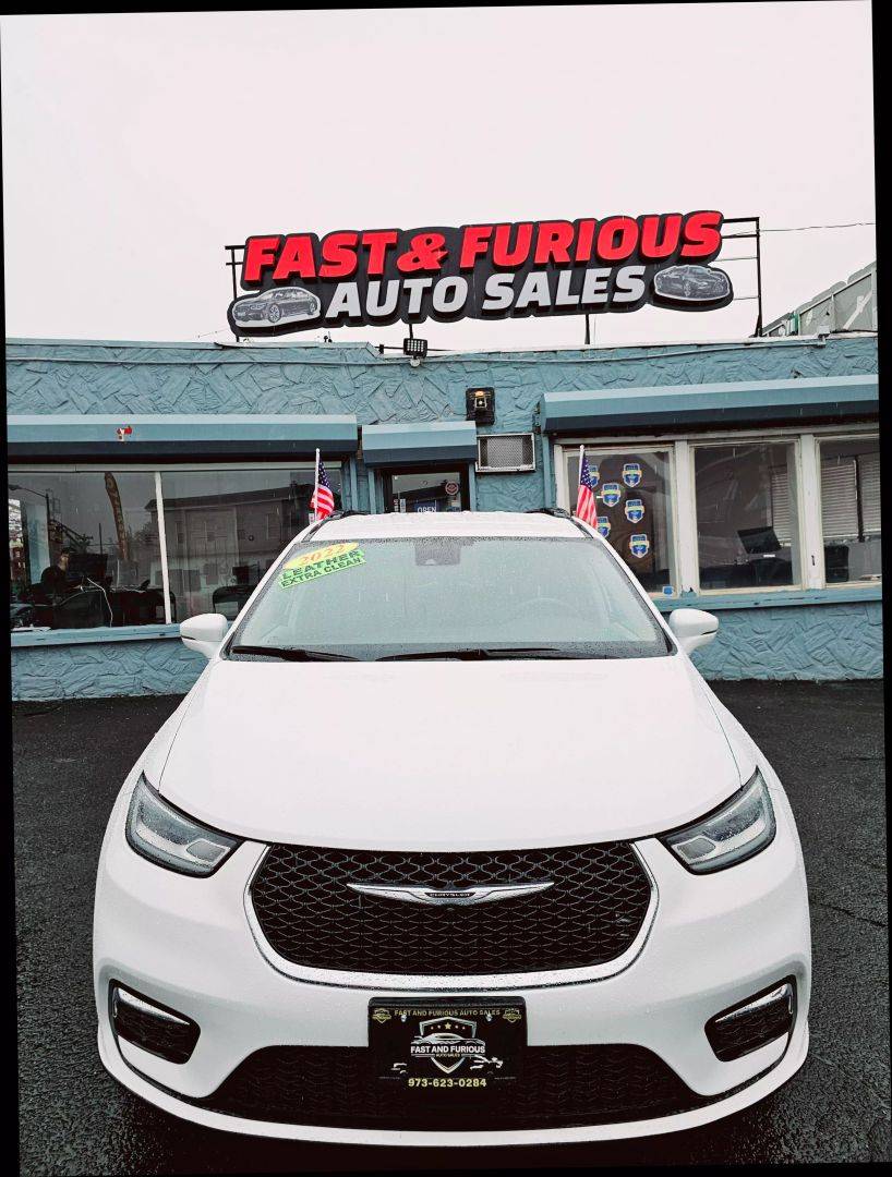 2022 Chrysler Pacifica Touring L — Minivan — 67,015 mi — Newark, NJ
