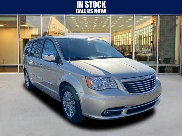 2014 Chrysler Town & Country Touring-L — Minivan — 48,496 mi — Evergreen Park, IL