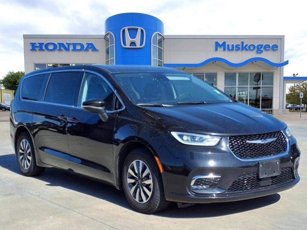 2023 Chrysler Pacifica Hybrid Touring L — Minivan — 65,258 mi — Muskogee, OK