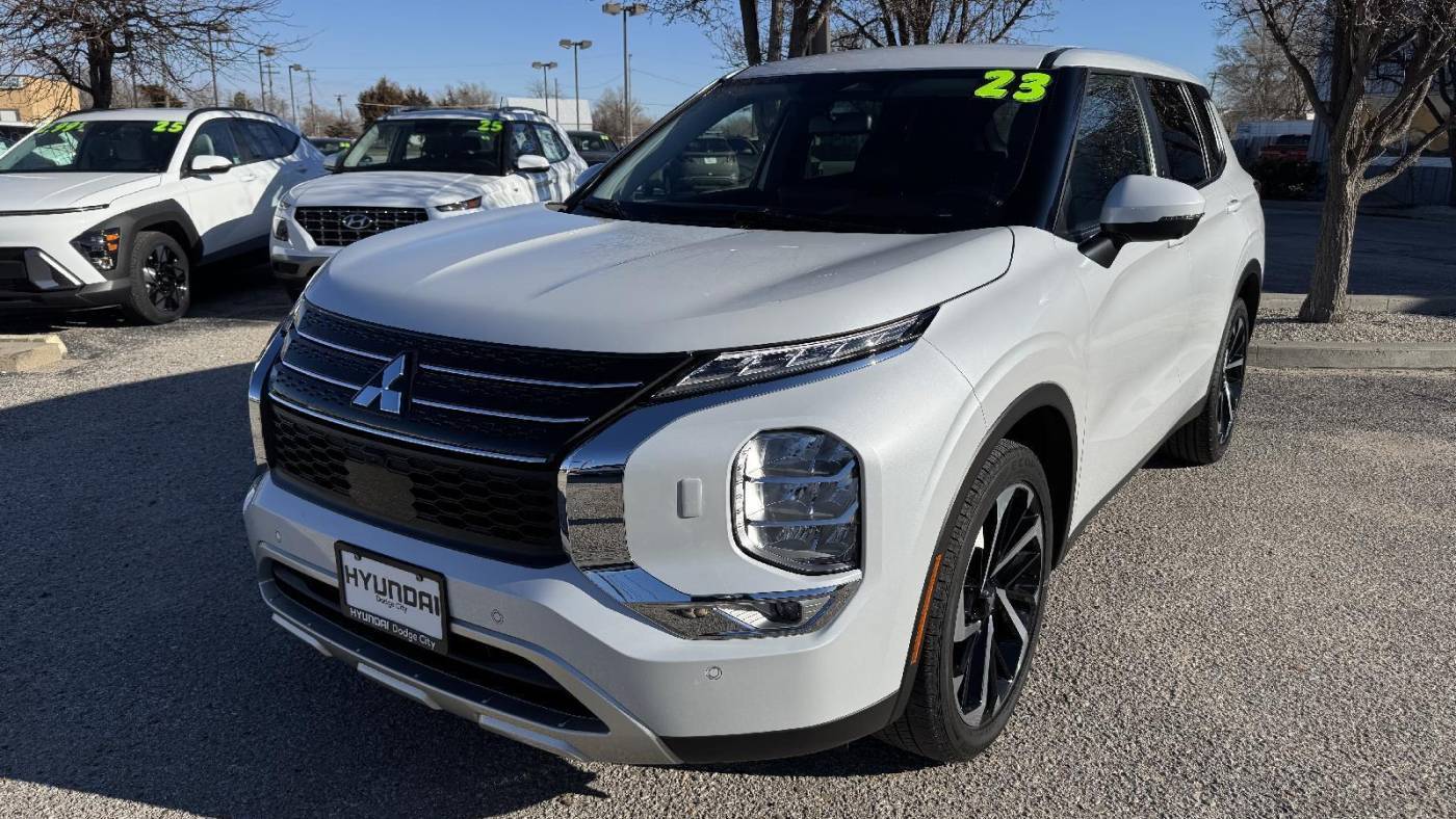 2023 Mitsubishi Outlander SE Black Edition — SUV — 35,972 mi — Dodge City, KS