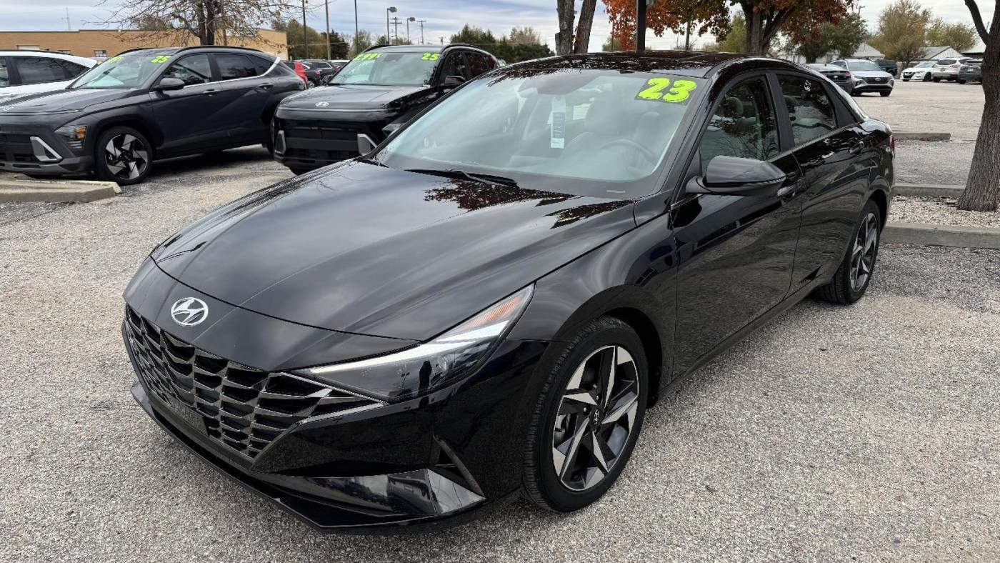 2023 Hyundai Elantra Limited — Sedan — 14,813 mi — Dodge City, KS