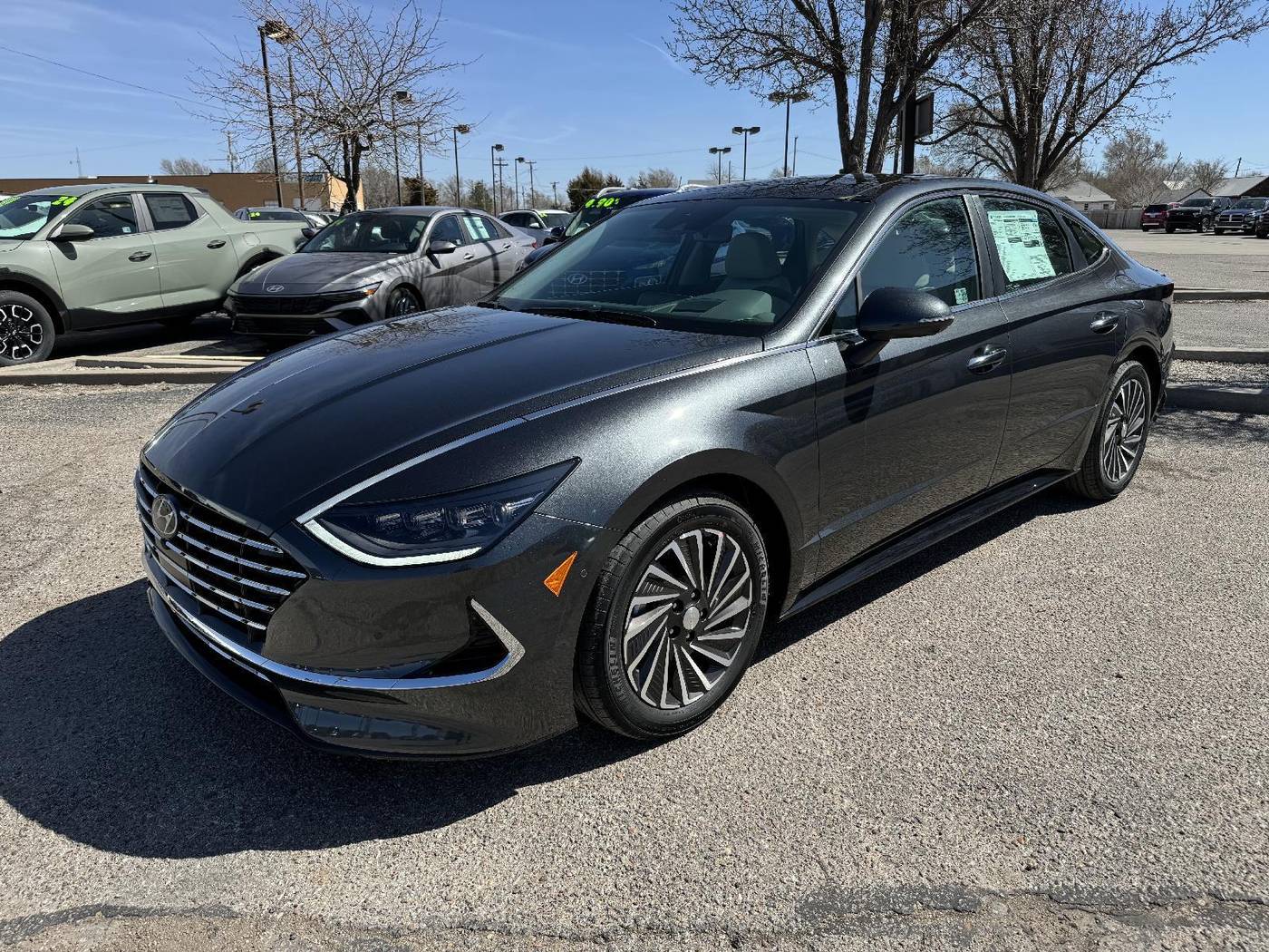 2023 Hyundai Sonata Hybrid Limited — Sedan — 77 mi — Dodge City, KS