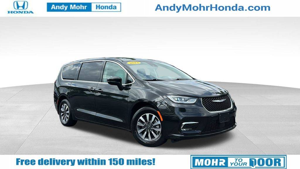2023 Chrysler Pacifica Hybrid Touring L — Minivan — 63,980 mi — Bloomington, IN