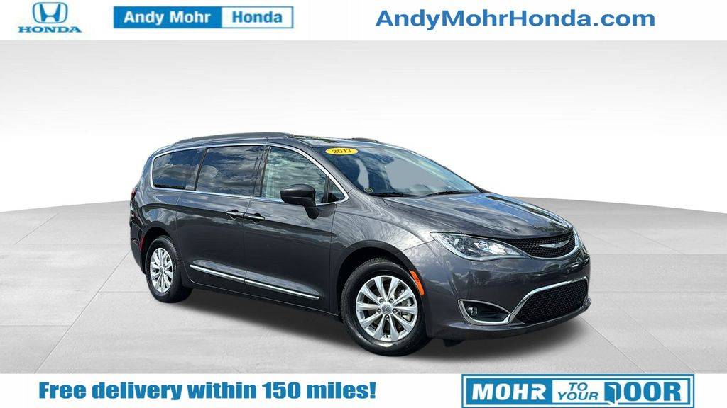 2017 Chrysler Pacifica Touring L — Minivan — 74,950 mi — Bloomington, IN
