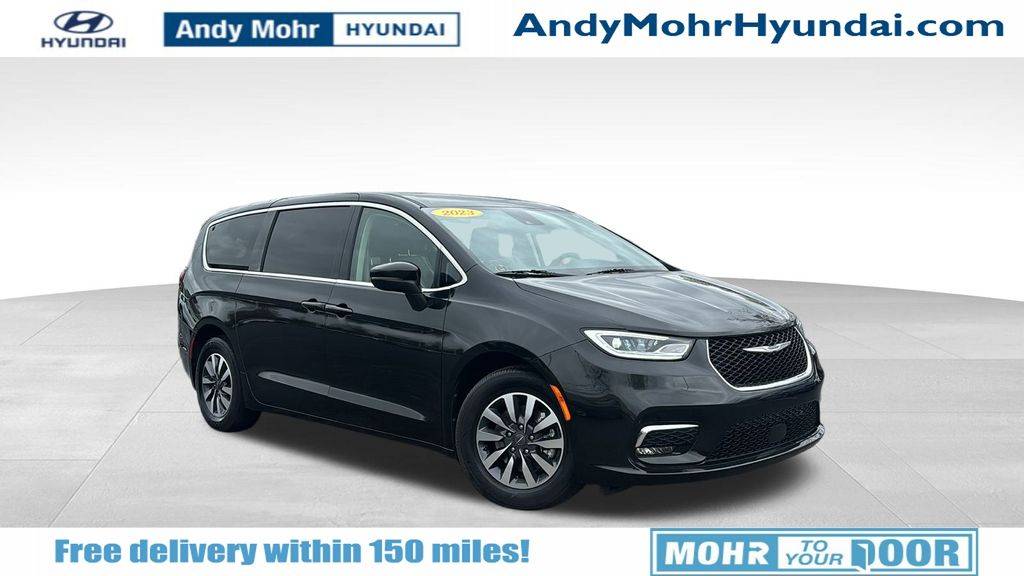 2023 Chrysler Pacifica Hybrid Touring L — Minivan — 71,080 mi — Bloomington, IN
