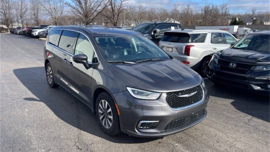 2023 Chrysler Pacifica Hybrid Touring L — Minivan — 64,900 mi — Bloomington, IN