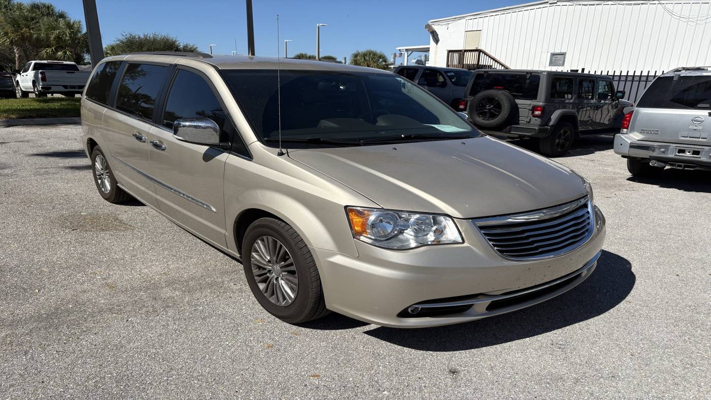 2016 Chrysler Town & Country Touring-L — Minivan — 48,701 mi — Sarasota, FL