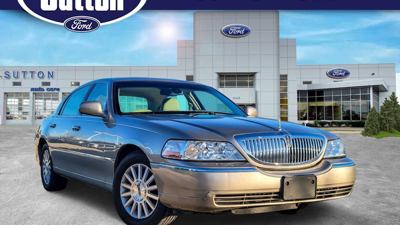 2003 Lincoln Town Car Signature — Sedan — 108,628 mi — Matteson, IL