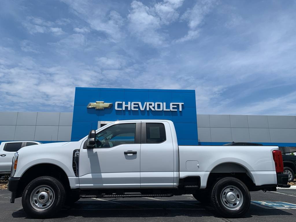 2023 Ford Super Duty F-350 XL — Pickup Truck — 12,850 mi — Jefferson City, TN