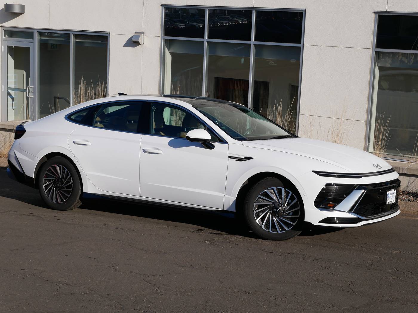 2025 Hyundai Sonata Hybrid Limited — Sedan — 5,054 mi — White Bear Lake, MN