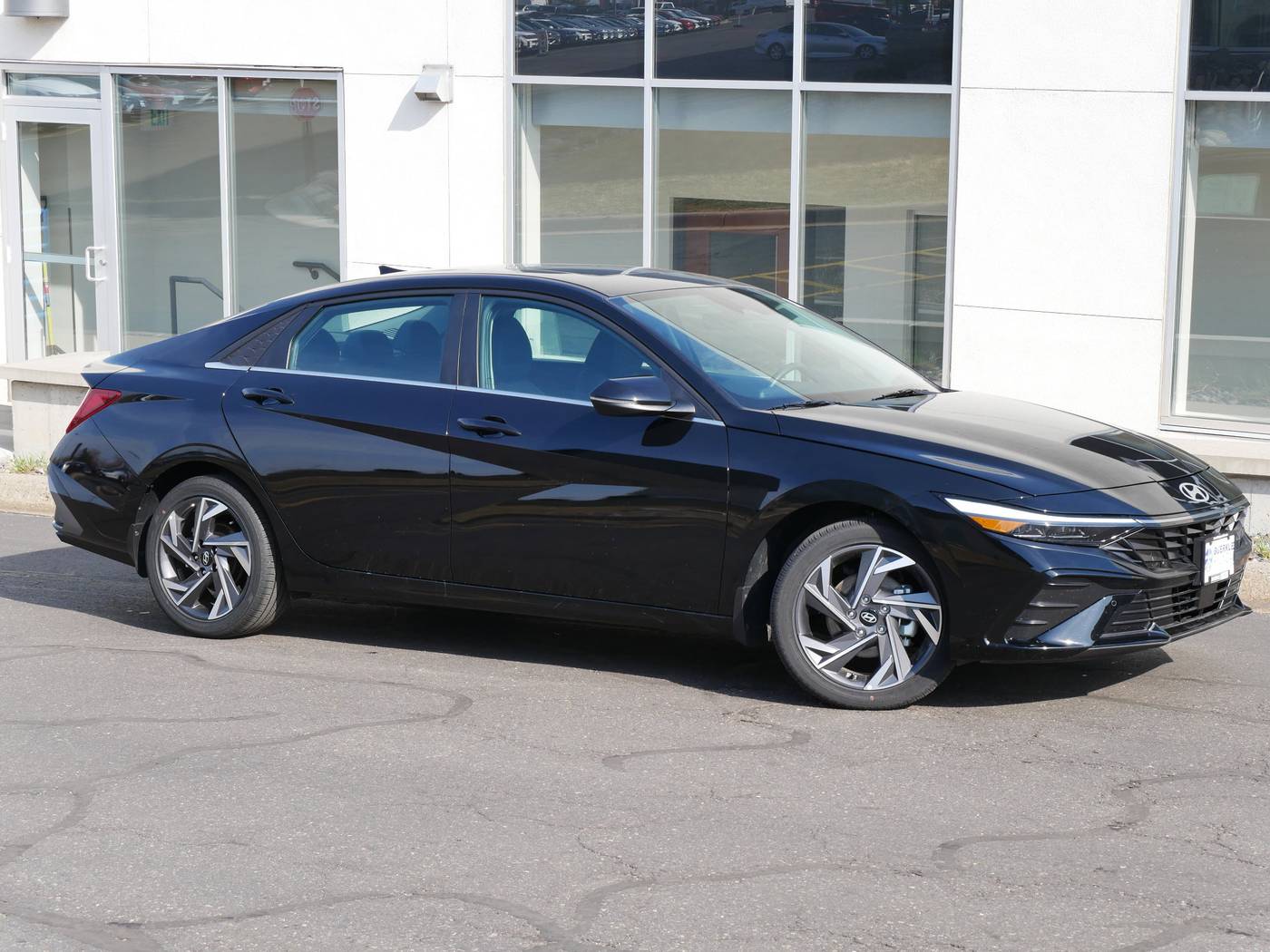 2024 Hyundai Elantra Hybrid Limited — Sedan — 4,919 mi — White Bear Lake, MN