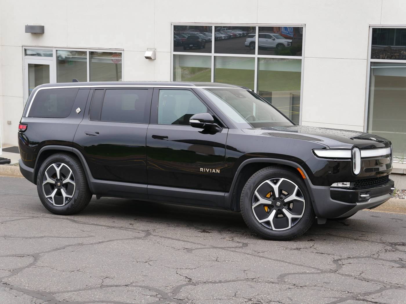 2022 Rivian R1S