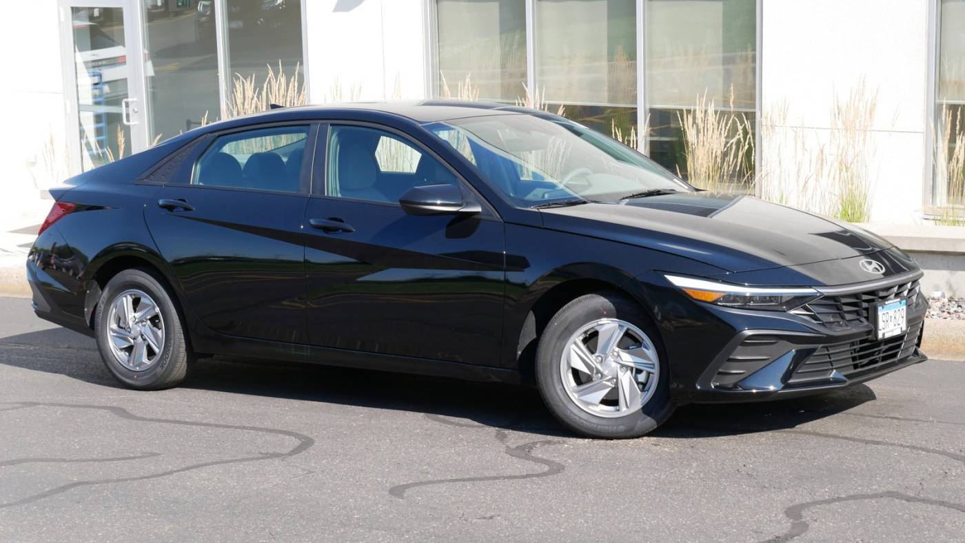 2024 Hyundai Elantra SE — Sedan — 3,553 mi — White Bear Lake, MN