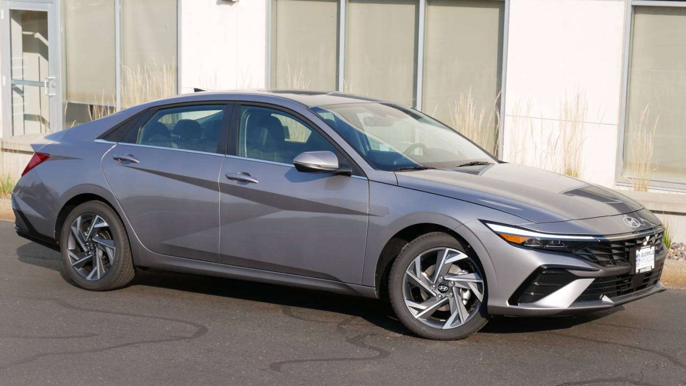 2025 Hyundai Elantra Limited — Sedan — 19 mi — White Bear Lake, MN
