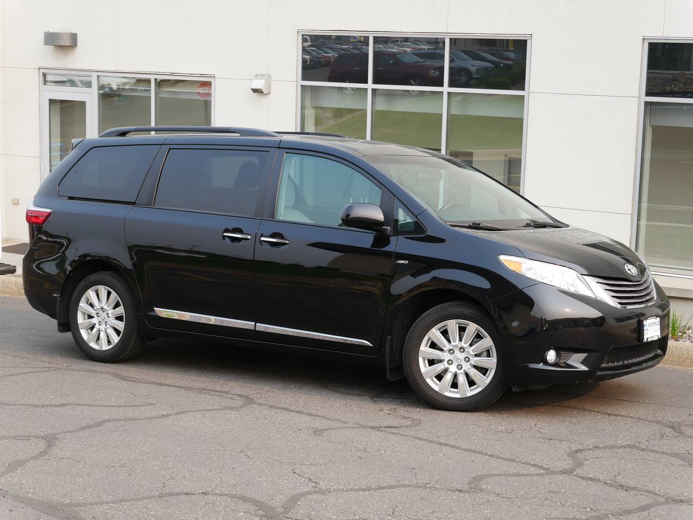 2017 Toyota Sienna XLE — Minivan — 61,968 mi — White Bear Lake, MN