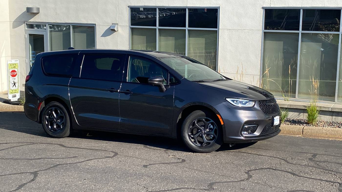 2022 Chrysler Pacifica Hybrid Limited — Minivan — 18,023 mi — White Bear Lake, MN