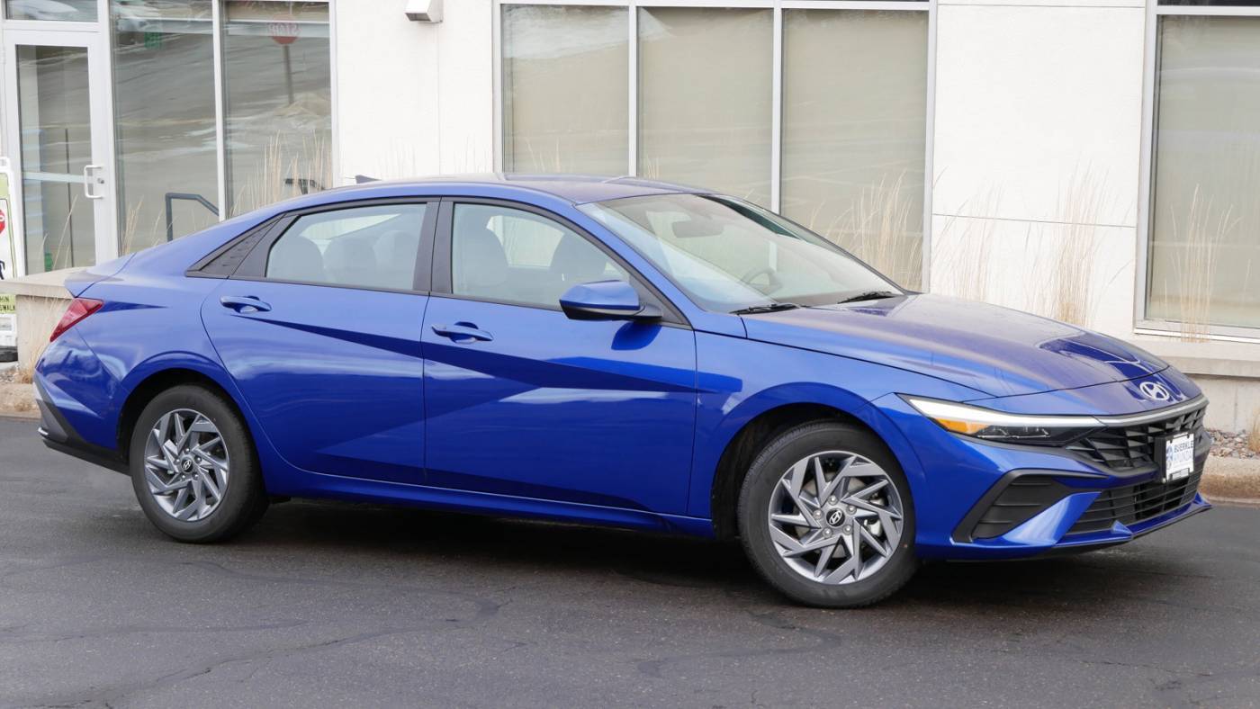 2024 Hyundai Elantra Hybrid Blue — Sedan — 5,553 mi — White Bear Lake, MN