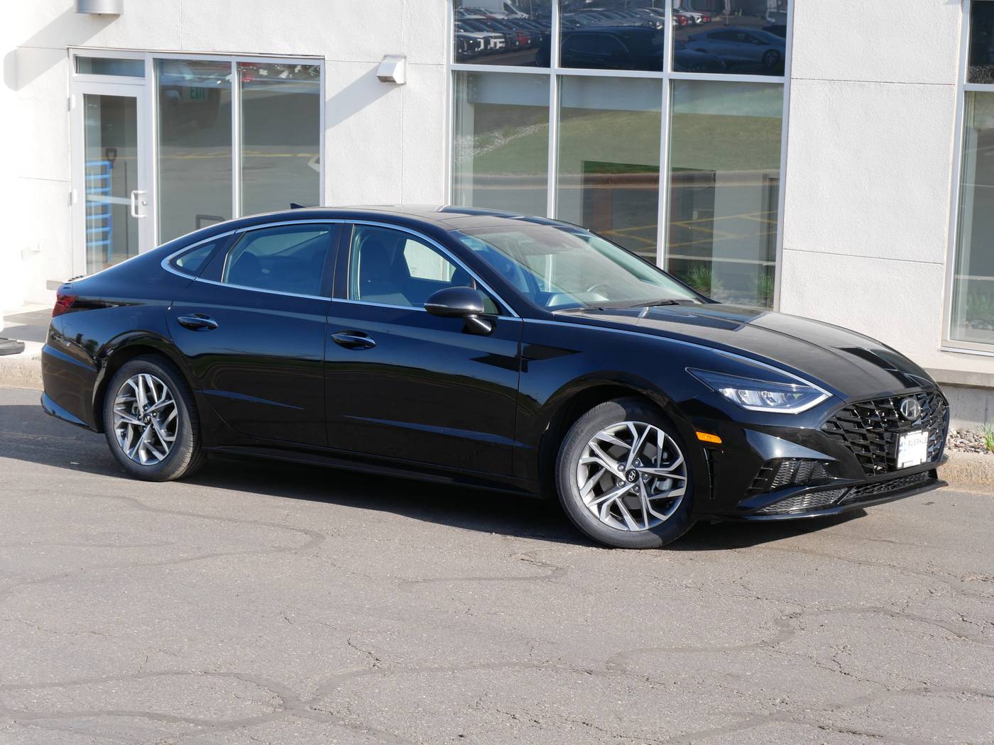 2022 Hyundai Sonata SEL — Sedan — 37,270 mi — White Bear Lake, MN