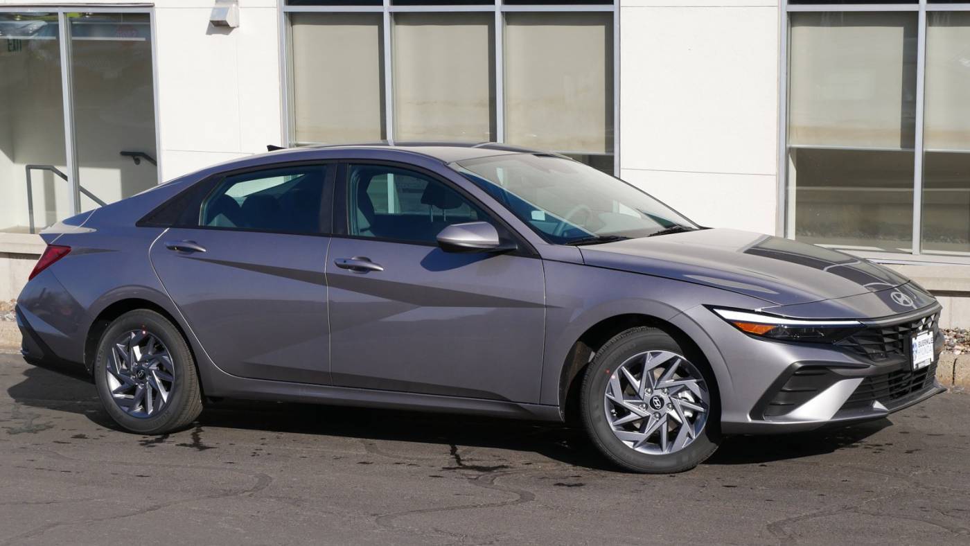 2024 Hyundai Elantra SEL — Sedan — 5,630 mi — White Bear Lake, MN
