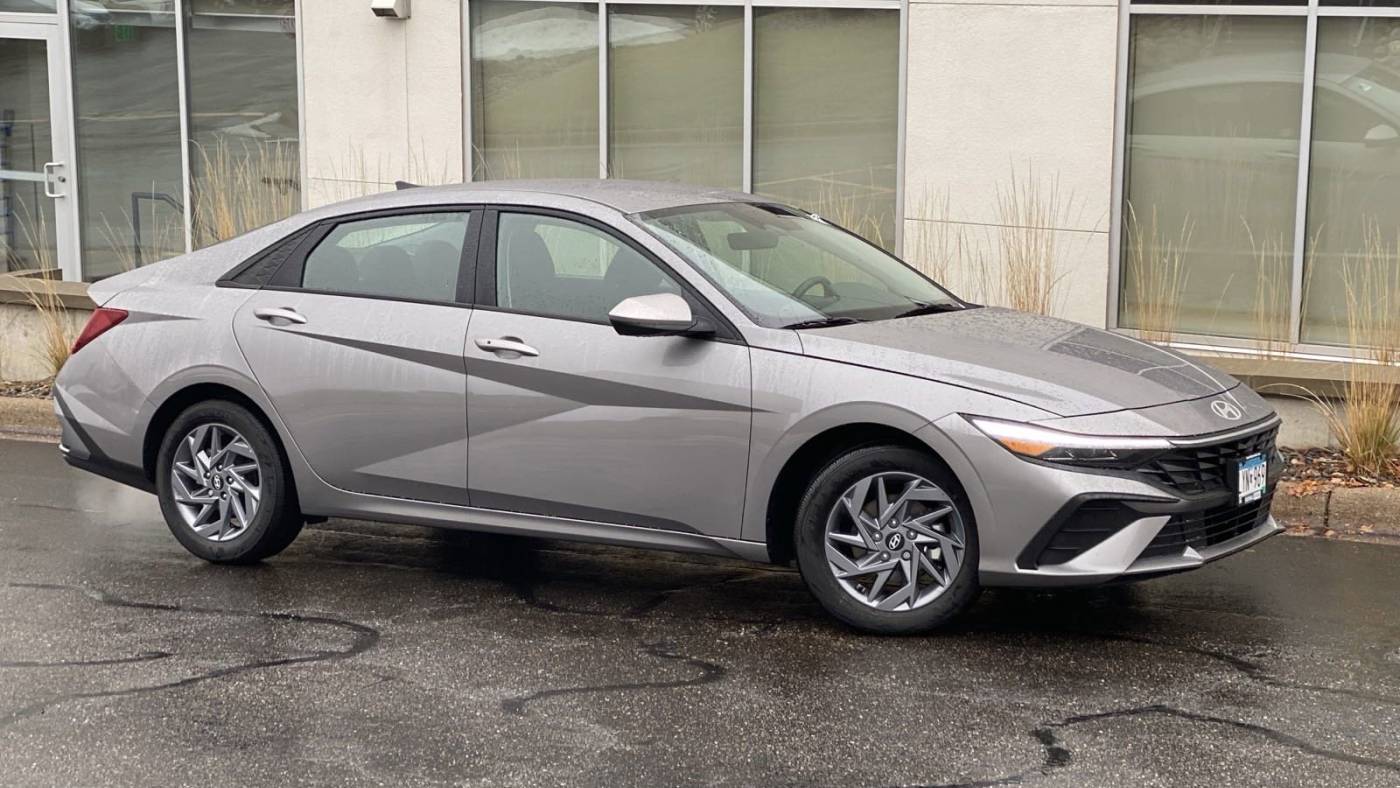 2024 Hyundai Elantra SEL — Sedan — 5,421 mi — White Bear Lake, MN