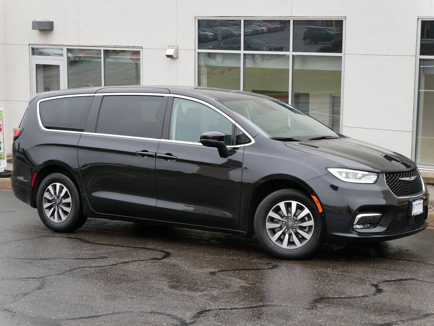 2023 Chrysler Pacifica Hybrid Touring L — Minivan — 26,226 mi — White Bear Lake, MN