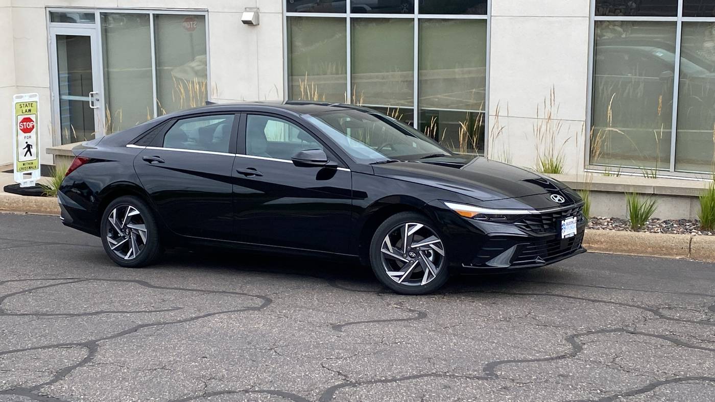 2025 Hyundai Elantra Hybrid Limited — Sedan — 7,017 mi — White Bear Lake, MN