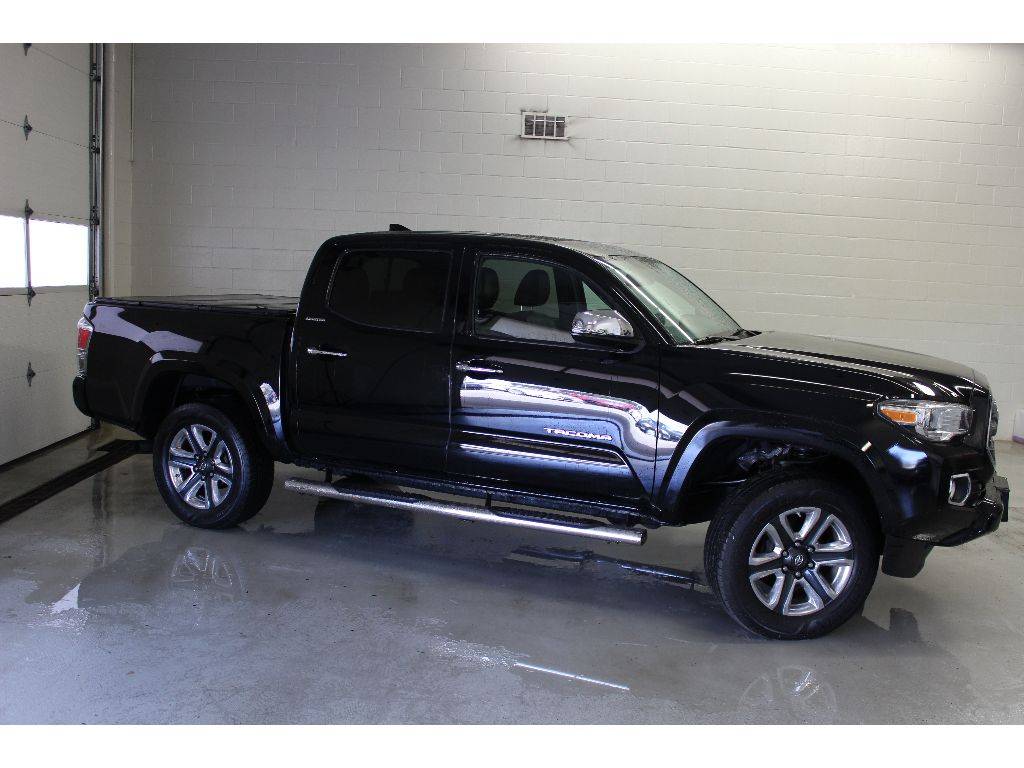 2016 Toyota Tacoma Limited — Pickup Truck — 105,447 mi — Toledo, OH