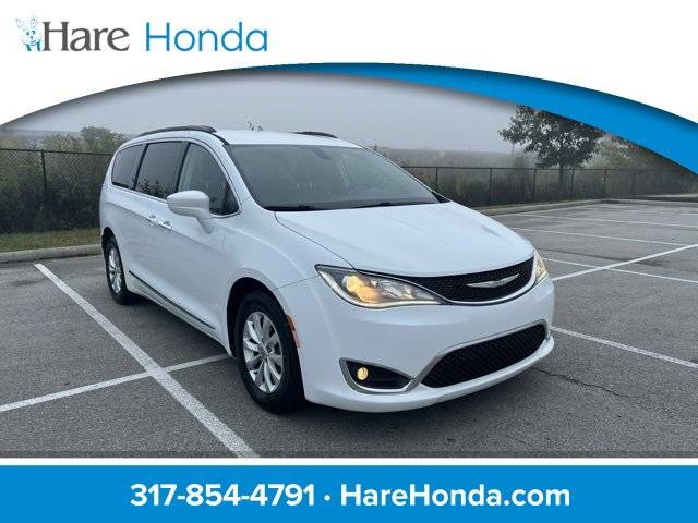 2017 Chrysler Pacifica Touring L — Minivan — 154,745 mi — Avon, IN
