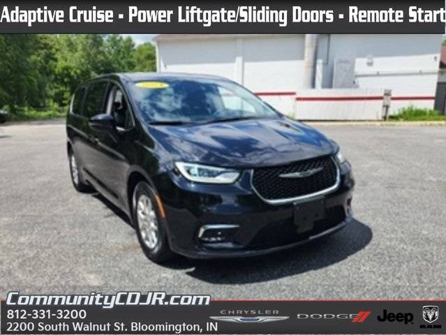 2024 Chrysler Pacifica Touring L — Minivan — 27,382 mi — Bloomington, IN